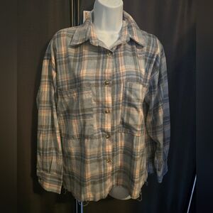 Pink Lily Women's Pink & Blue‎ Fringed Hem Flannel Shirt – Size Small – NWOT